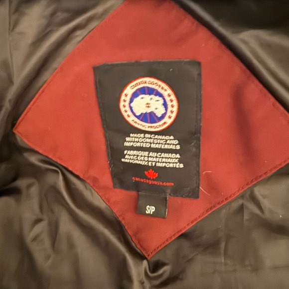 Canada Goose
Rowley Parka Heritage
Size Small - Picture 4 of 8